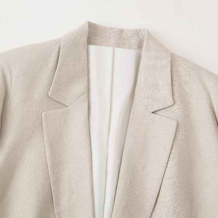 Femme Skræddersyet Linned Blazer med Kontrastmanchetter Stilla