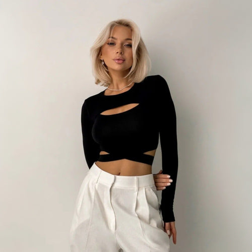 Dame Crop-Top med innovativt Cut-Out-design og længere ærmer Stilla