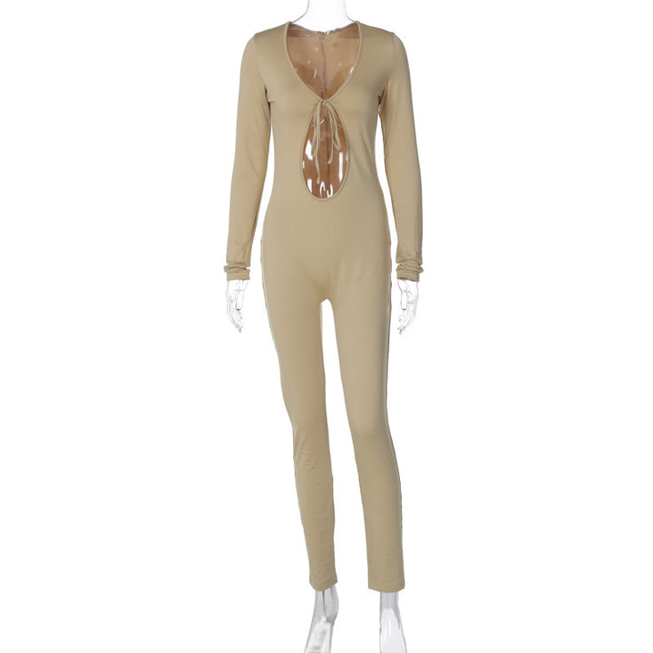Dame figurbetonet jumpsuit med innovativt cut-out design og lange ærmer Stilla