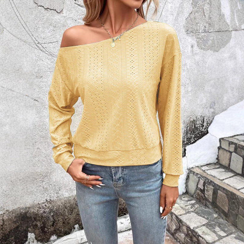 Dame Off-Shoulder Top med fin hulmønstring Stilla