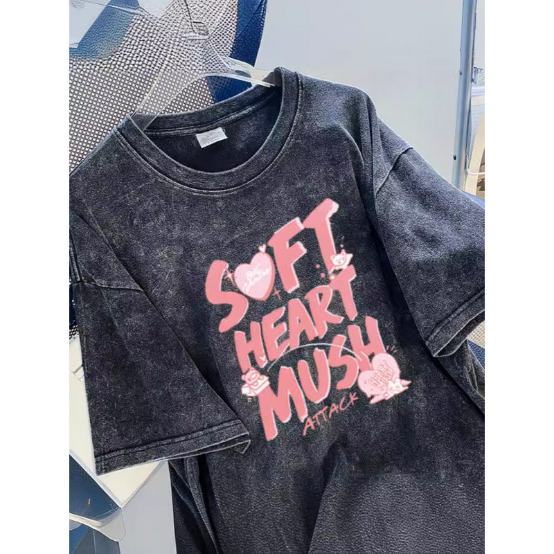 Dame afslappet T-shirt med kreativt hjerte-motiv og moderne skrift Stilla