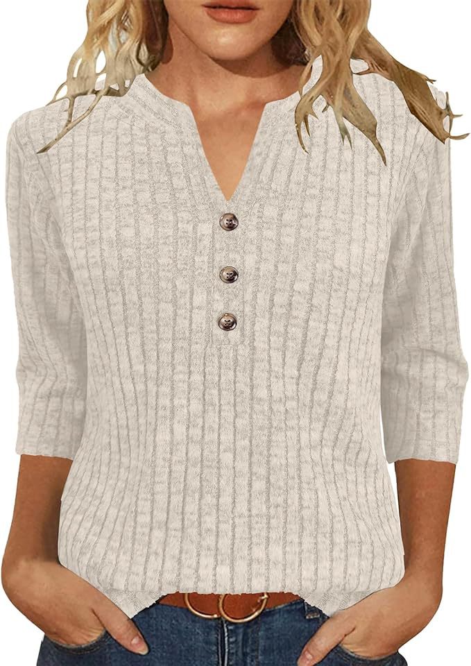 Kvinders strikket sweater med dekorative knaplukning og moderne ribbet mønster Stilla