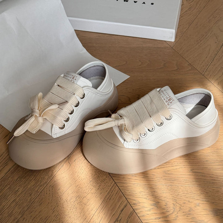 Dame Sneakers i urban stil med komfortabel snøresystem og moderne kappe Stilla
