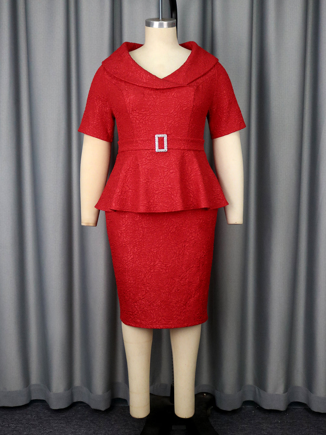 Dame figurtilpasset Peplum-kjole med raffineret taljering