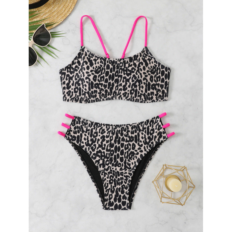 Femme to-delt Leopardskind-mønster bikini-sæt med stilfulde cut-out-detaljer Stilla