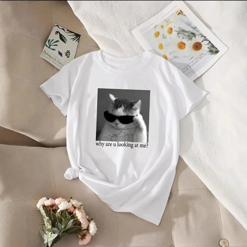 Dame T-shirt med kreativ kattedesign og humoristisk sætning Stilla