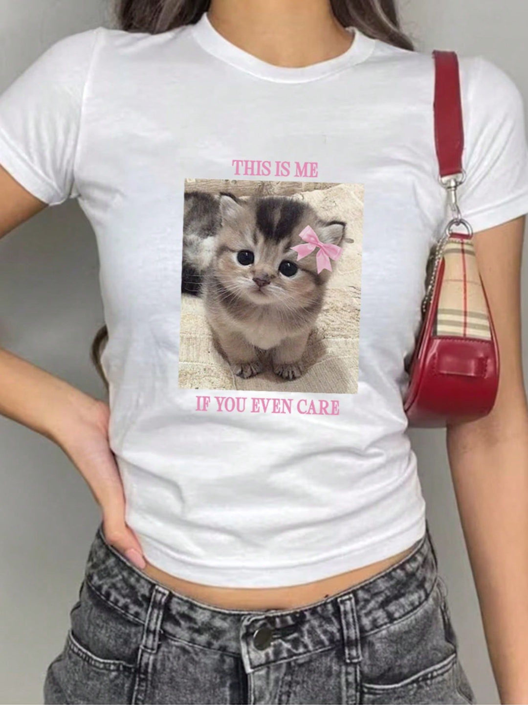 Dame T-shirt med kreativt dyremotiv og moderne skrifttype Skovae