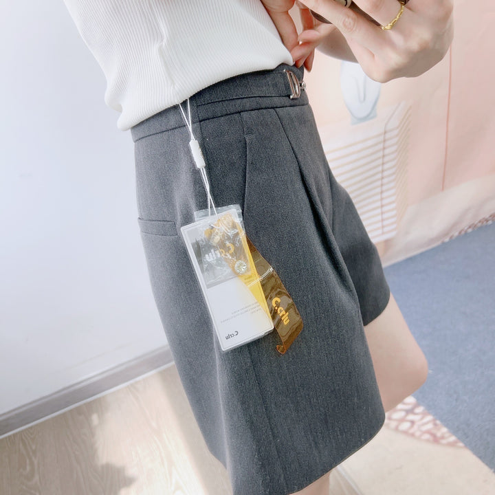 Dame elegante shorts med bred talje og dekorativt bælte Stilla