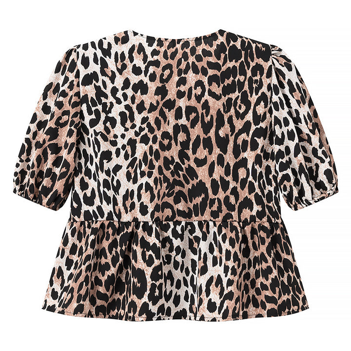Dame volangbluse med leopardmønster og rynkedetaljer Stilla