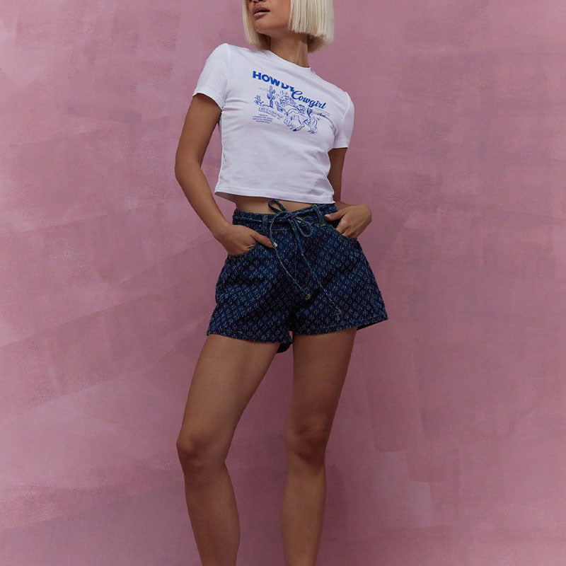 Dame denim-shorts med justerbart taljebånd og trendy vask Stilla