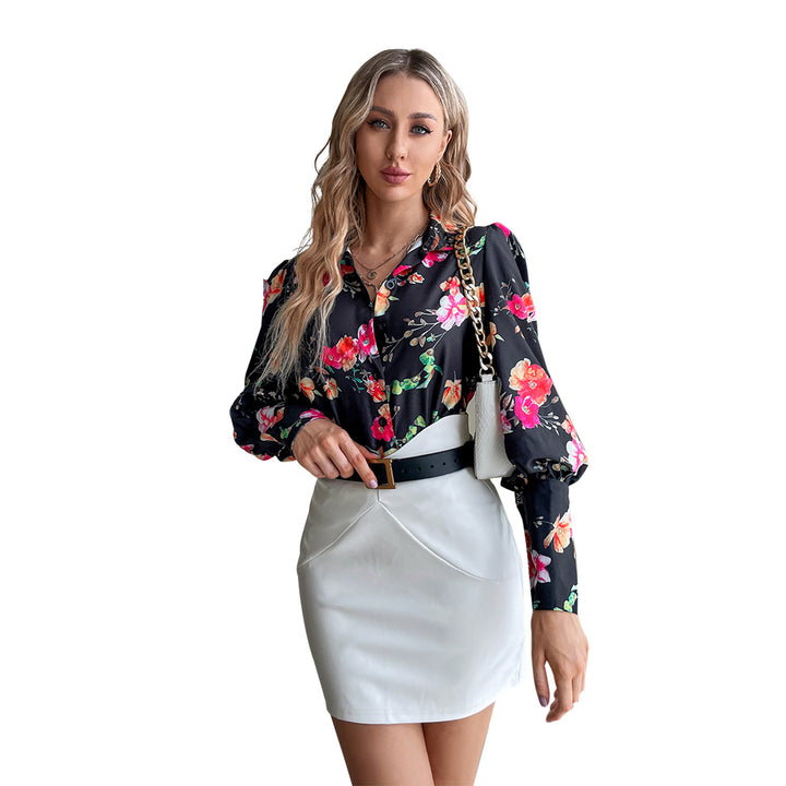 Kvindernes elegante bluse med blomsterprint og pufærmer Stilla