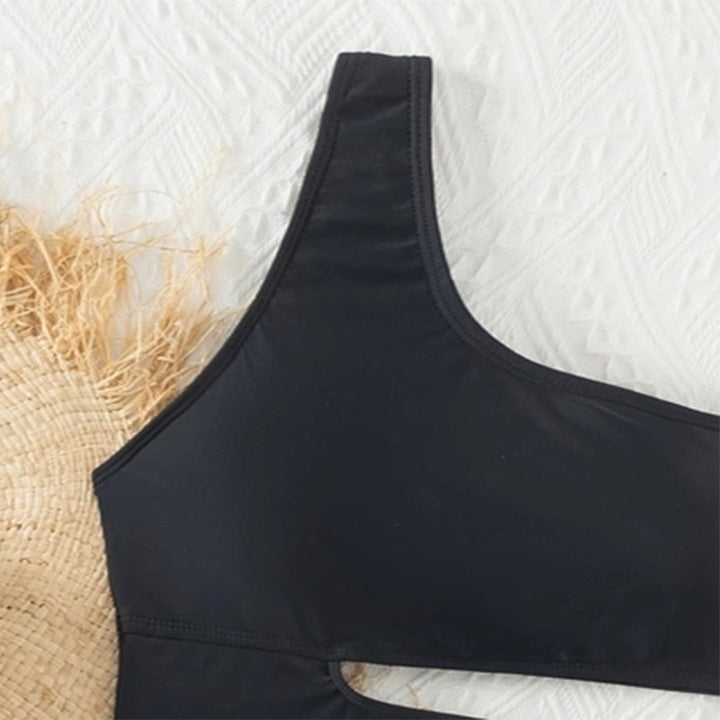 Dame Ensidet badesuit med moderne cut-out og sportslig snit Skovae