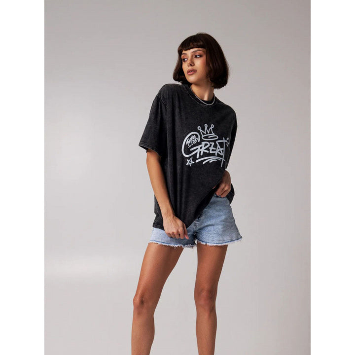 Dame Oversized T-shirt med moderne graffiti-design Stilla