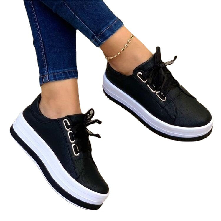 Dame Sporty Plateau Sneakers med skinnende overflade og moderne snørebånd Stilla
