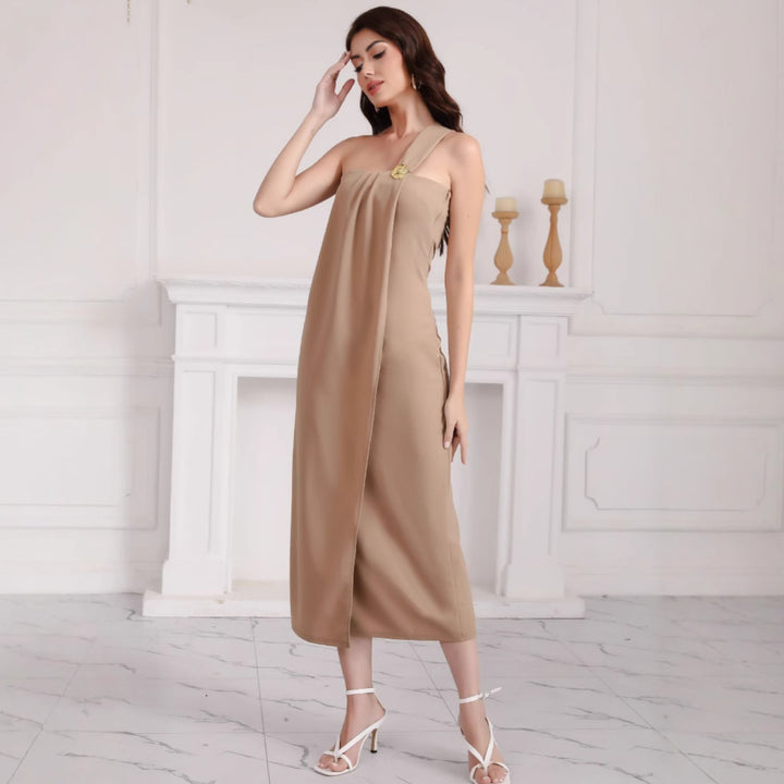 Kvindernes elegante off-the-shoulder maxi kjole med dekorativ detalje