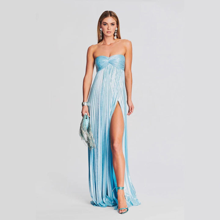 Kvinders aftenkjole med off-shoulder design og elegant slidser Skovae