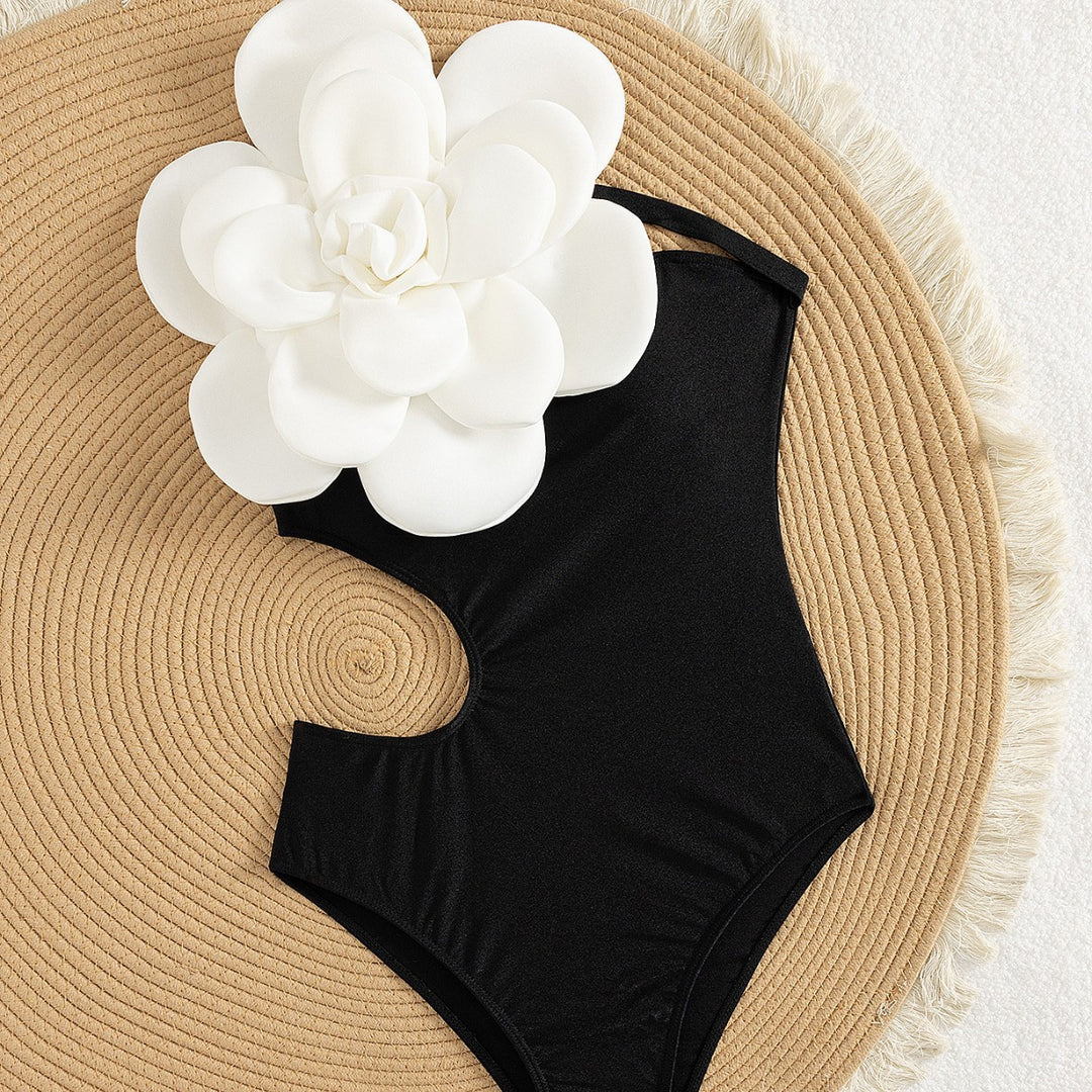 Dame én-delt badedragt med kreativt cut-out og elegant design Stilla