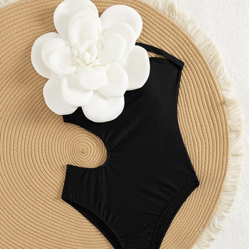 Dame én-delt badedragt med kreativt cut-out og elegant design Stilla