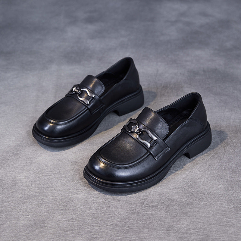 Dame elegante Slippers med dekorativ metalaccent Stilla