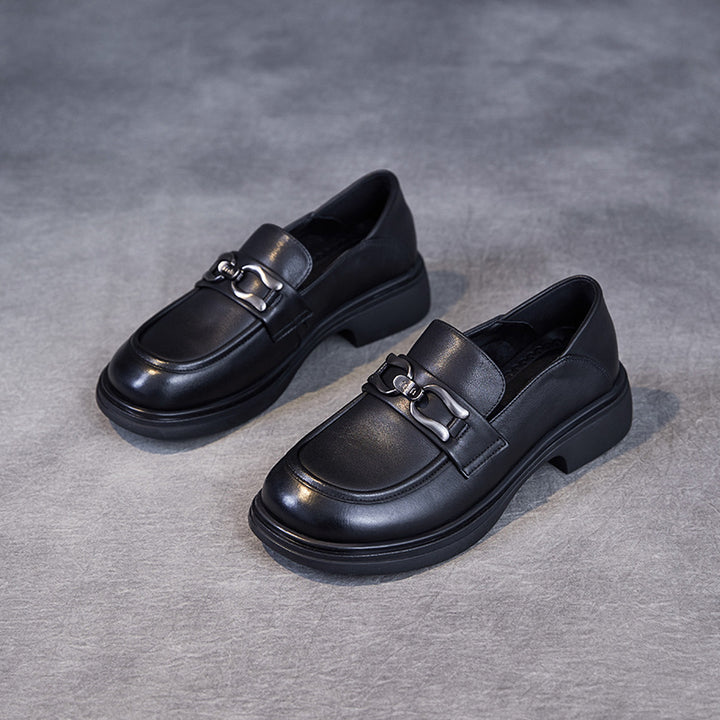 Dame elegante Slippers med dekorativ metalaccent Stilla