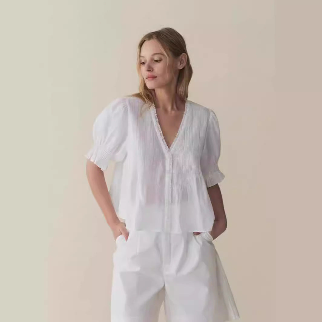 Damebluse med flæseærmer og elegant broderi Stilla