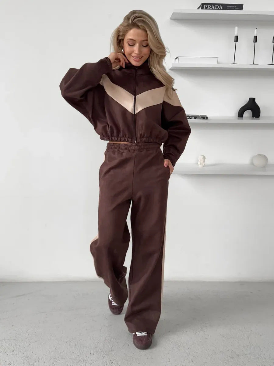 Kvindernes træningsdragt med moderne stående krave og elastisk talje Skovae