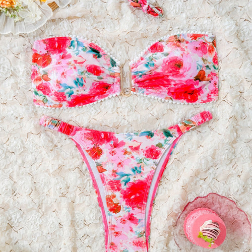 Dame bikini-sæt med blomstertriangel-top og sensuelle lavtalje-trusser Stilla