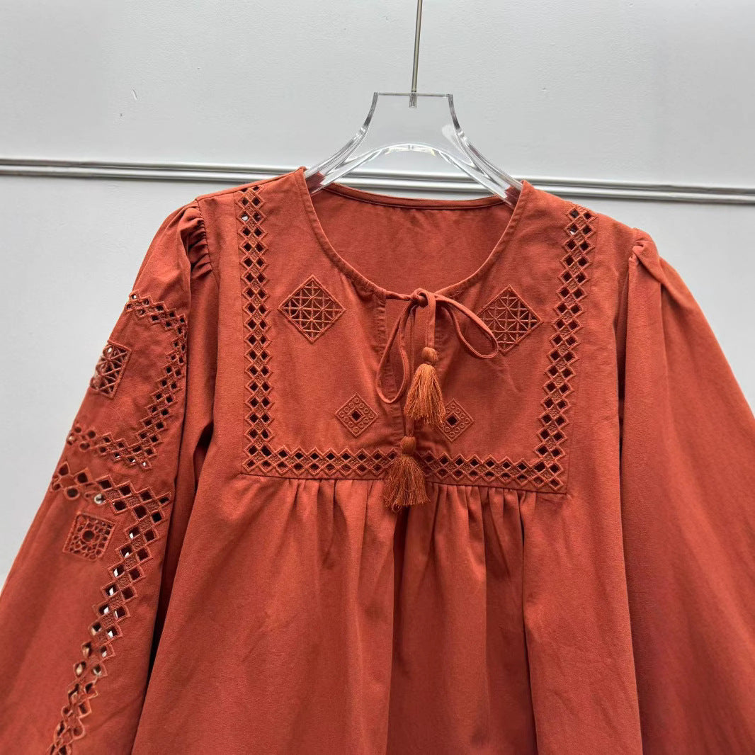 Damebluse med kunstneriske broderier og elegante kvaster Stilla