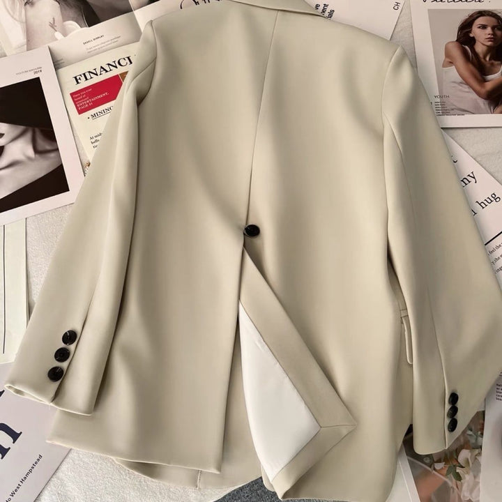 Kvindernes elegante blazer med skræddersyet pasform og kontrasterende knapper Stilla