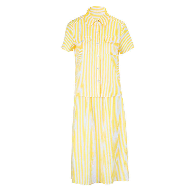 Dame maxikjole med trendy stribemønster og elegant knapliste Skovae