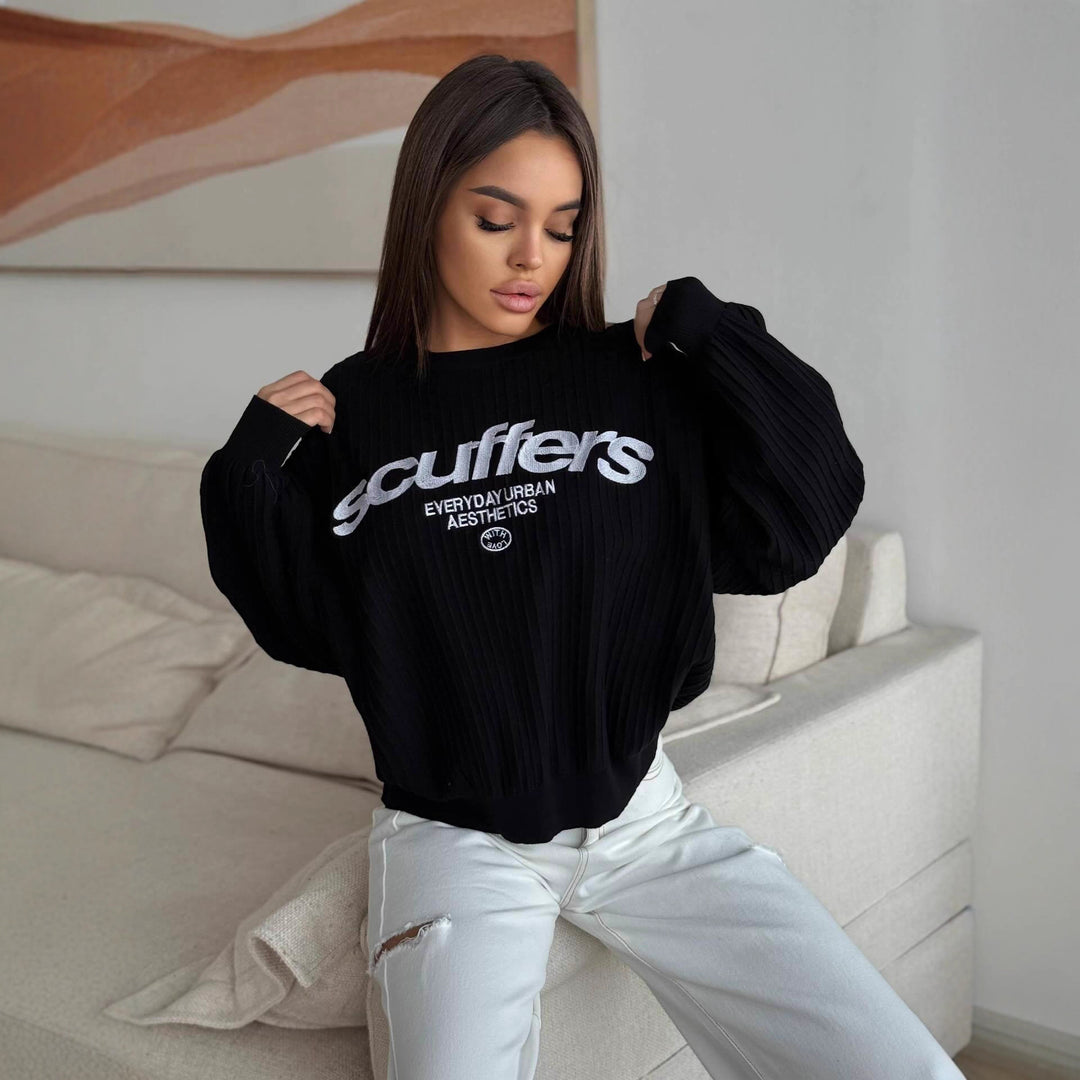 Kvinders sweatshirt med stilfuld skrift og trendy ribbet tekstur Stilla