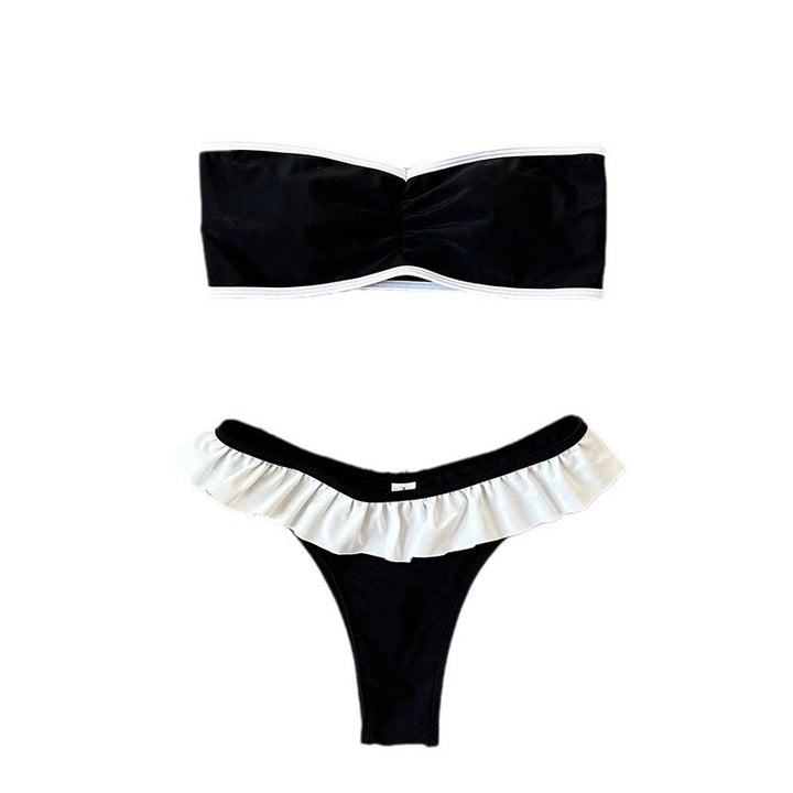 Dame bandeau-bikini med flæsedetaljer og elegant farvekontrast Skovae