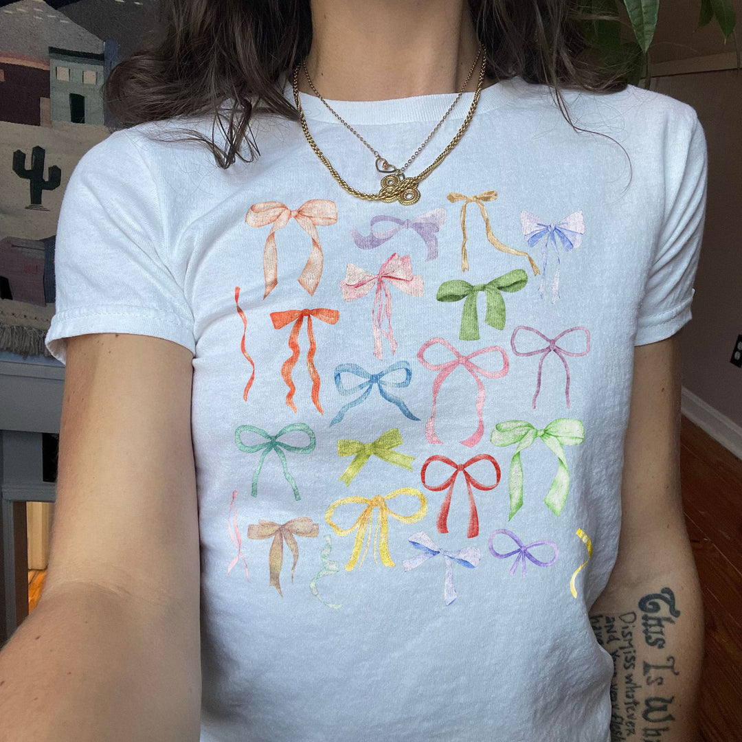 Dame T-shirt med fluffy sløjfe motiv Skovae