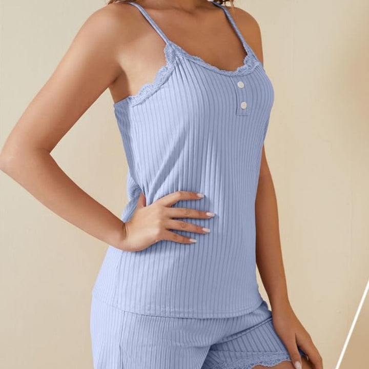 Dame pyjamasæt med blonde detaljer og fin ribstruktur Stilla