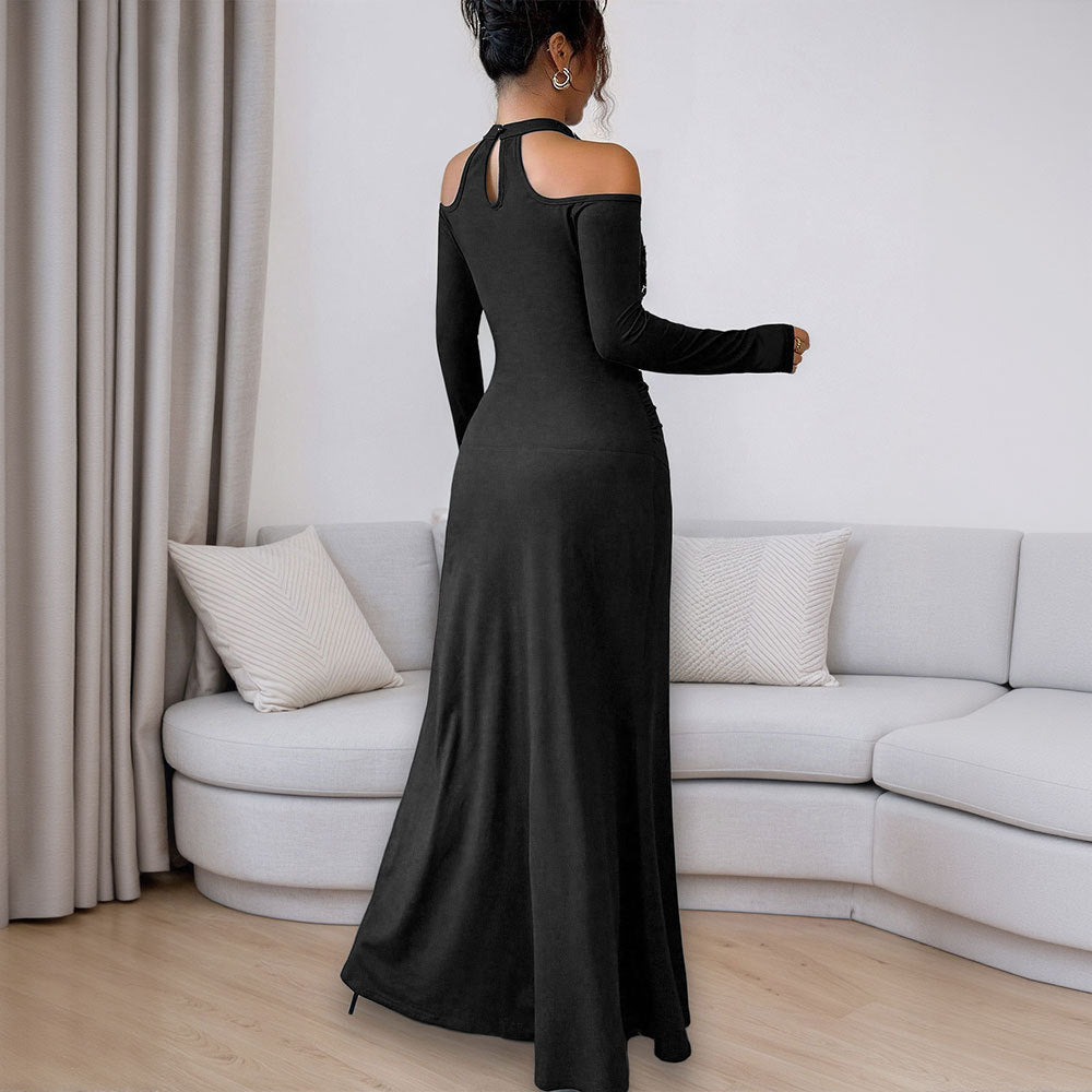 Kvinders tætsiddende aftenkjole med off-the-shoulder ærmedesign og blomsterdetaljer Stilla