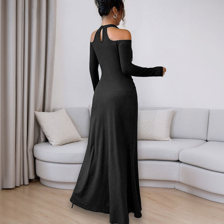 Kvinders tætsiddende aftenkjole med off-the-shoulder ærmedesign og blomsterdetaljer Stilla
