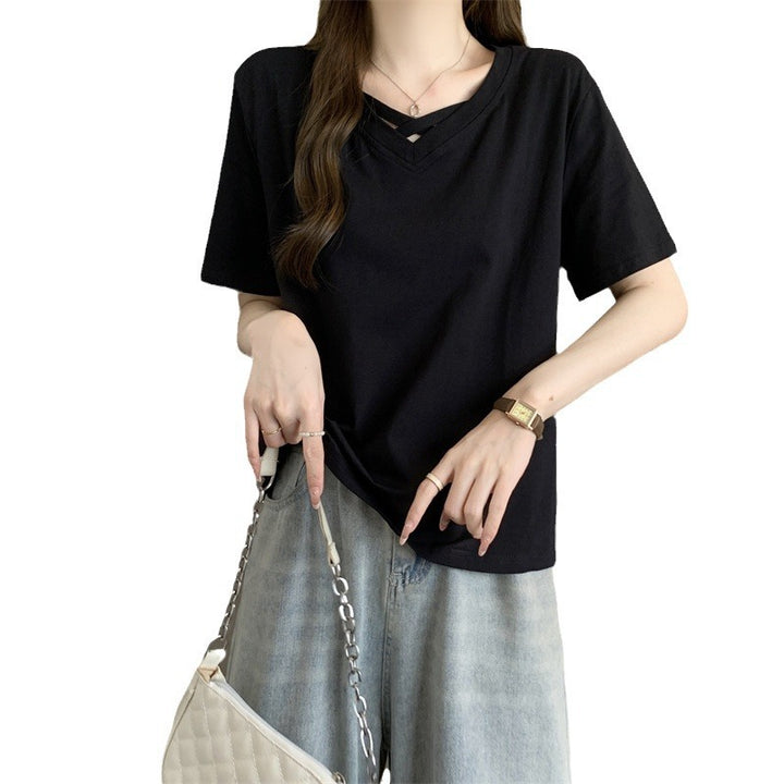 Femme Casual V-Udskæring T-Shirt med Krydsdetalje Stilla