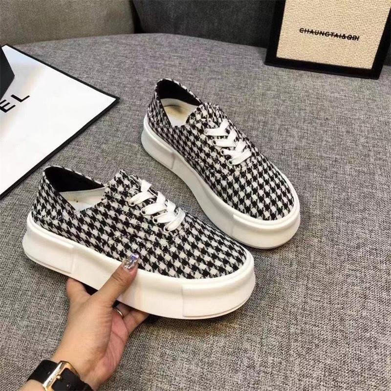 Dame mode sneakers med trendy dyremønster og komfortabel sål Stilla