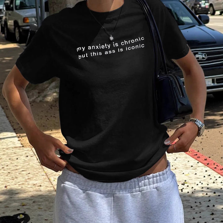 Dame T-shirt med kreativt statement og afslappet snit Skovae