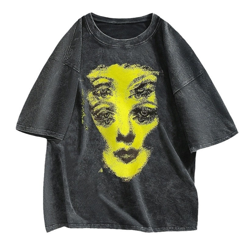 Dame T-shirt med unikt kunstnerisk ansigtsdesign og afslappet skæring Stilla