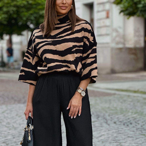 Dame moderigtig sweater i zebra-mønster Stilla