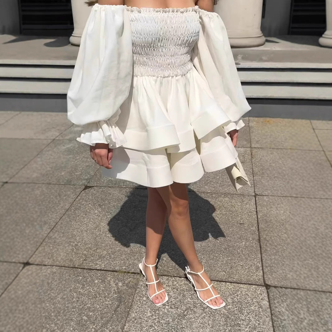 Dame Off-Shoulder Minikjole med voluminøse ærmer og flæser Stilla