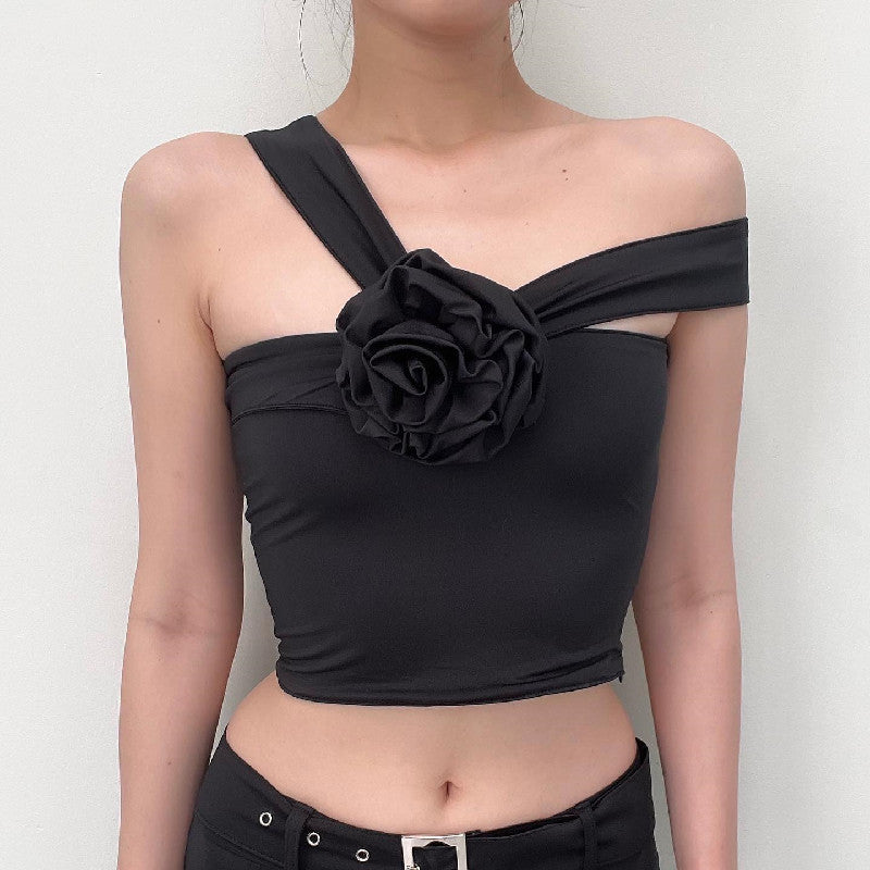 Dame asymmetrisk top med floral applikation og justerbar stroppe Skovae