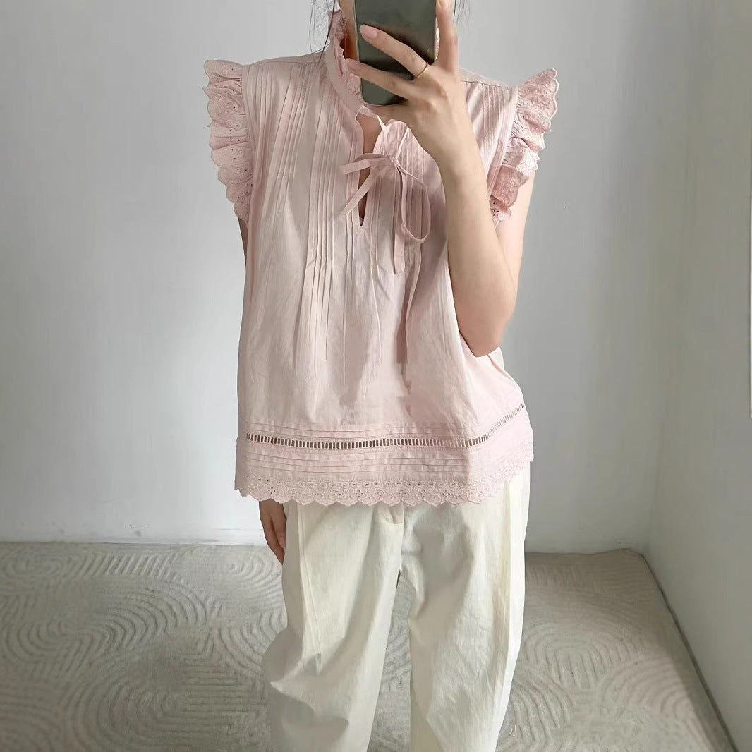 Damebluse med sarte flæse detaljer og feminin hulbroderi Stilla