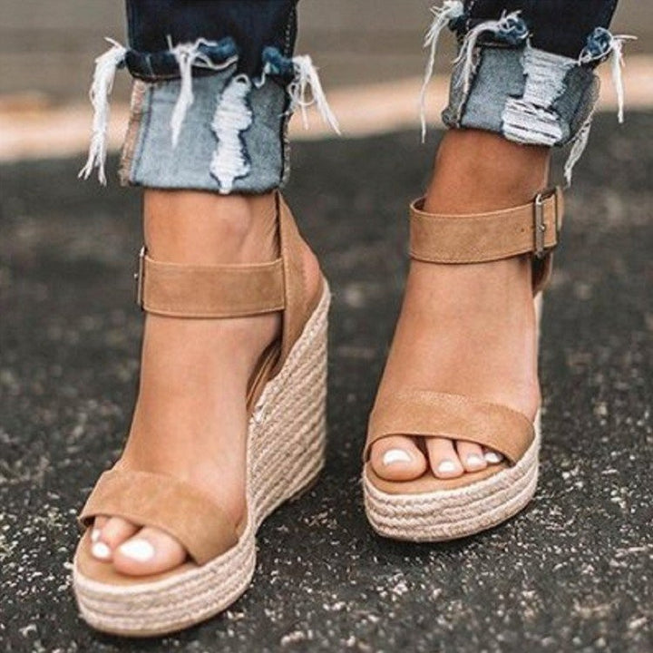 Dame Wedge-sandaler med elegant spænde og komfortabelt fodseng Stilla