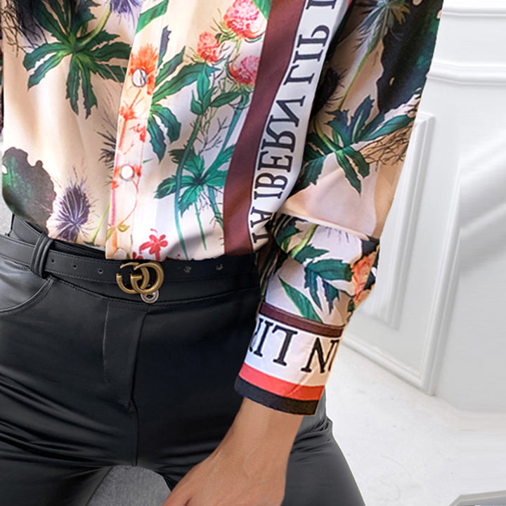 Dame floral trykt bluse med elegant satinfinish Skovae