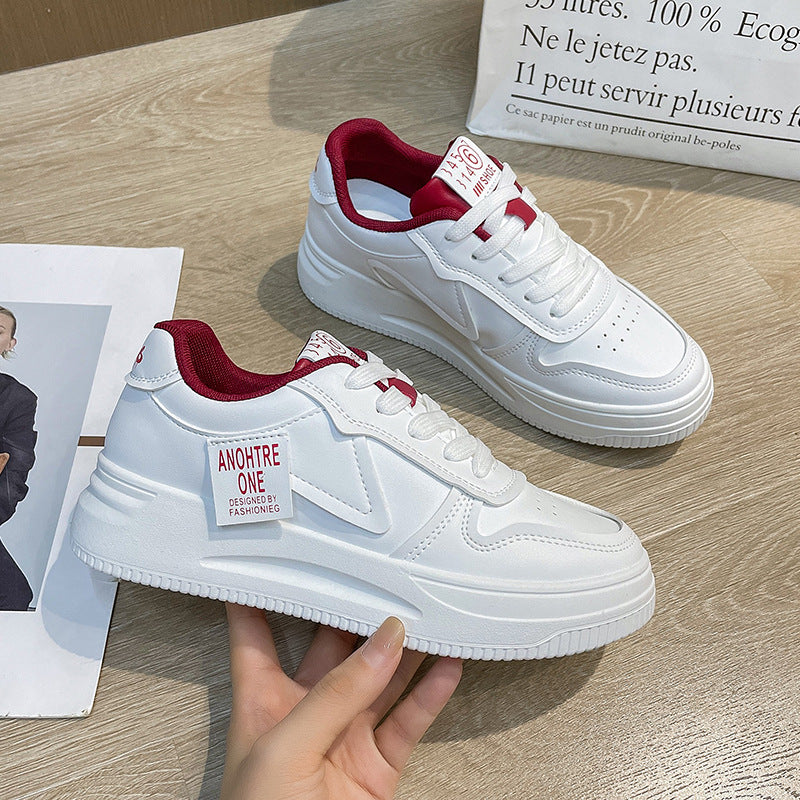 Dame sneakers i sporty design med polstret sål og innovative detaljer Stilla