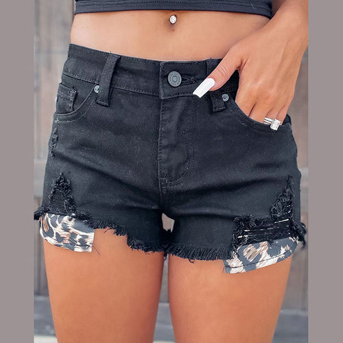 Dame denim-shorts med unikt leopardmønster og afslappet, frynset kant Stilla