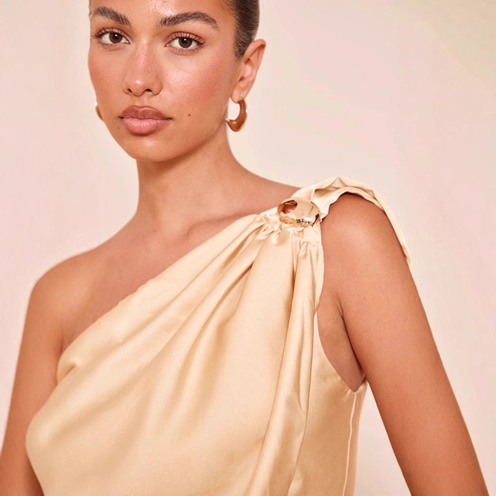 Dame asymmetrisk satin-top med draperet afslutning Skovae