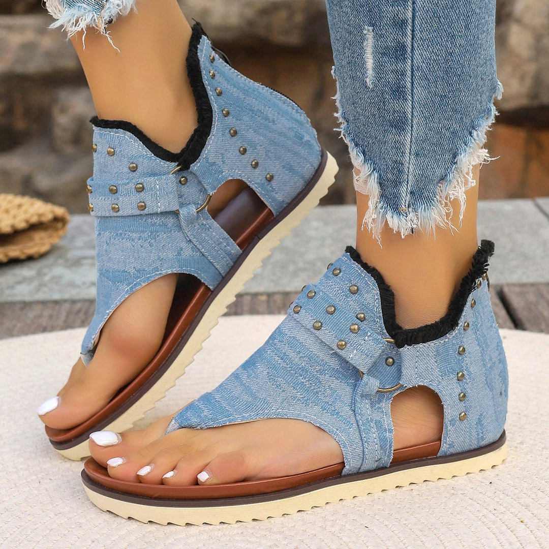 Dame Åbne Tåsplit Sandaler med trendy Denim-design og glitrende nitter Stilla